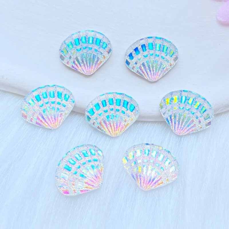 Seashell cabochons, clear, silver lustre 17mm