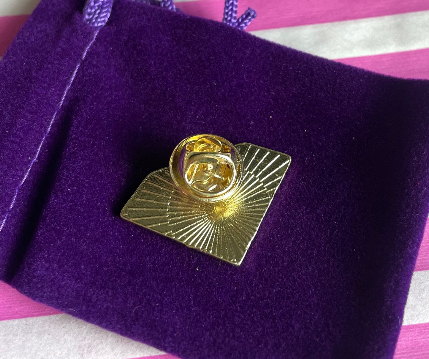 Diamond enamel pin badge, 30mm