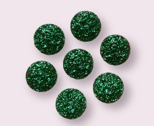 Round resin green cabochon, 10mm