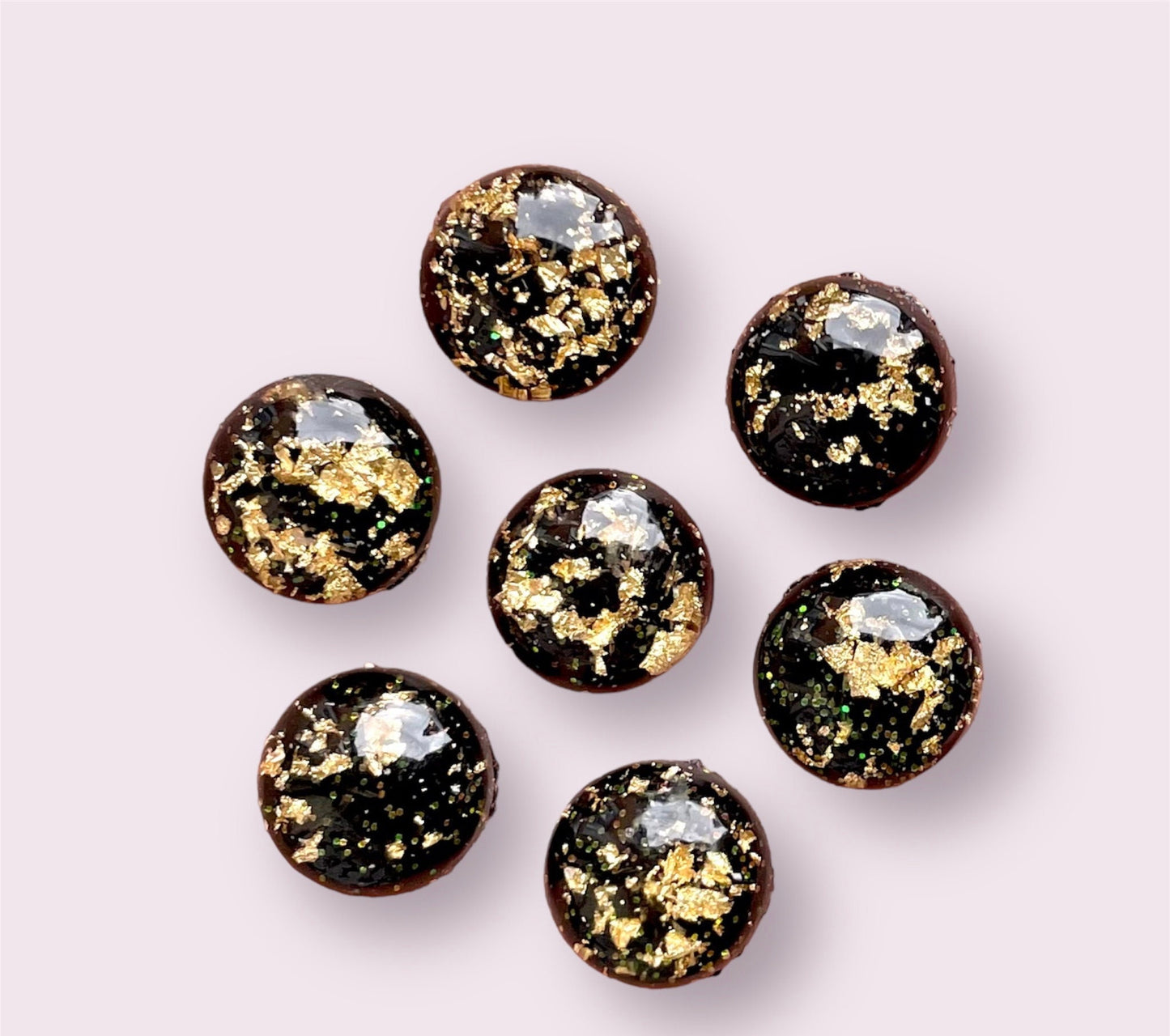 Round resin black and gold cabochon, 12mm