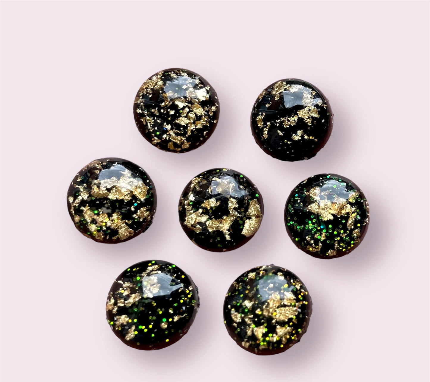 Round resin black and gold cabochon, 12mm