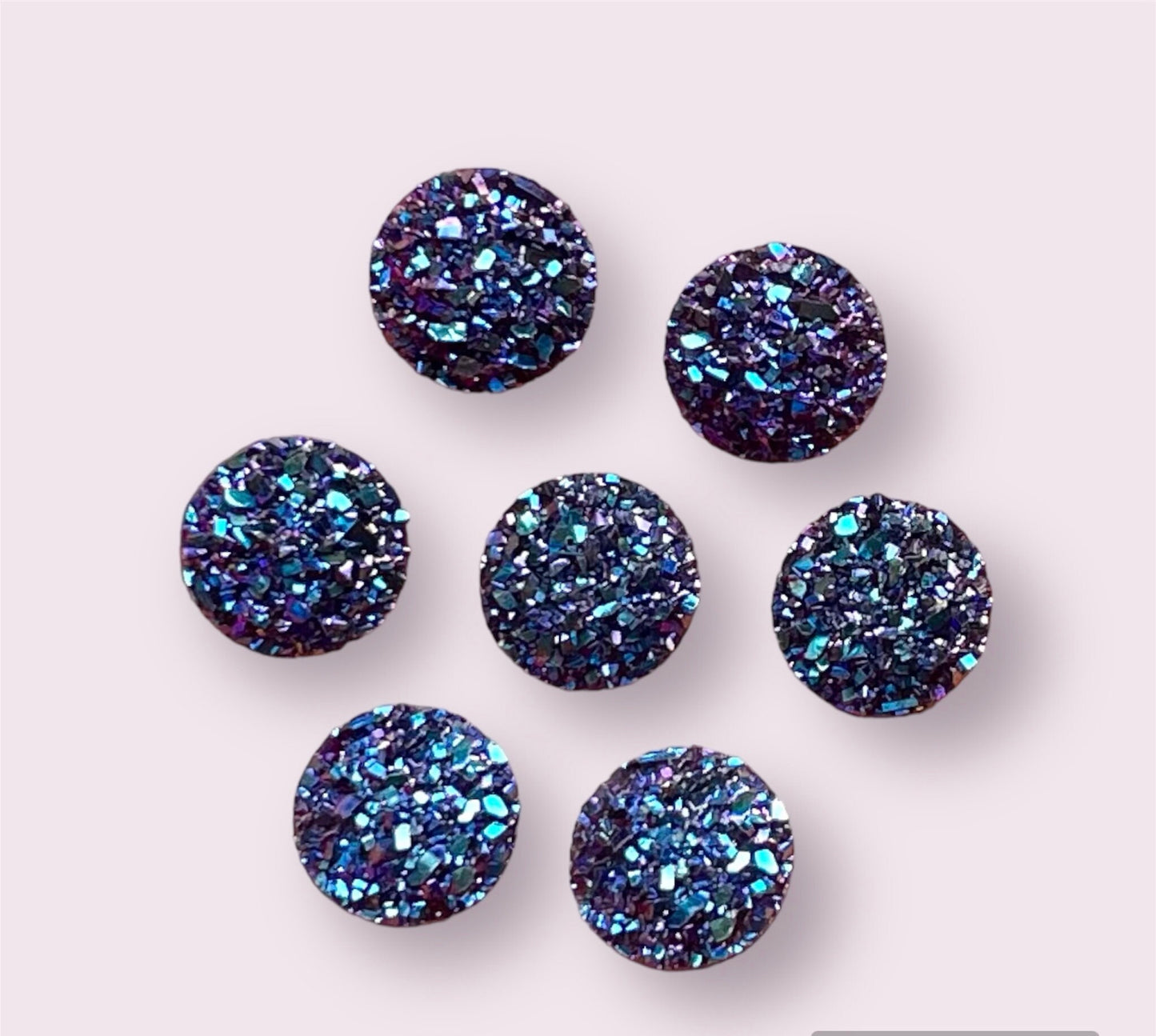 Round resin purple cabochon, 10mm