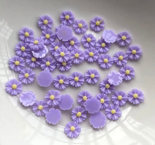 Lilac 9mm flower cabochons, daisy, 9mm
